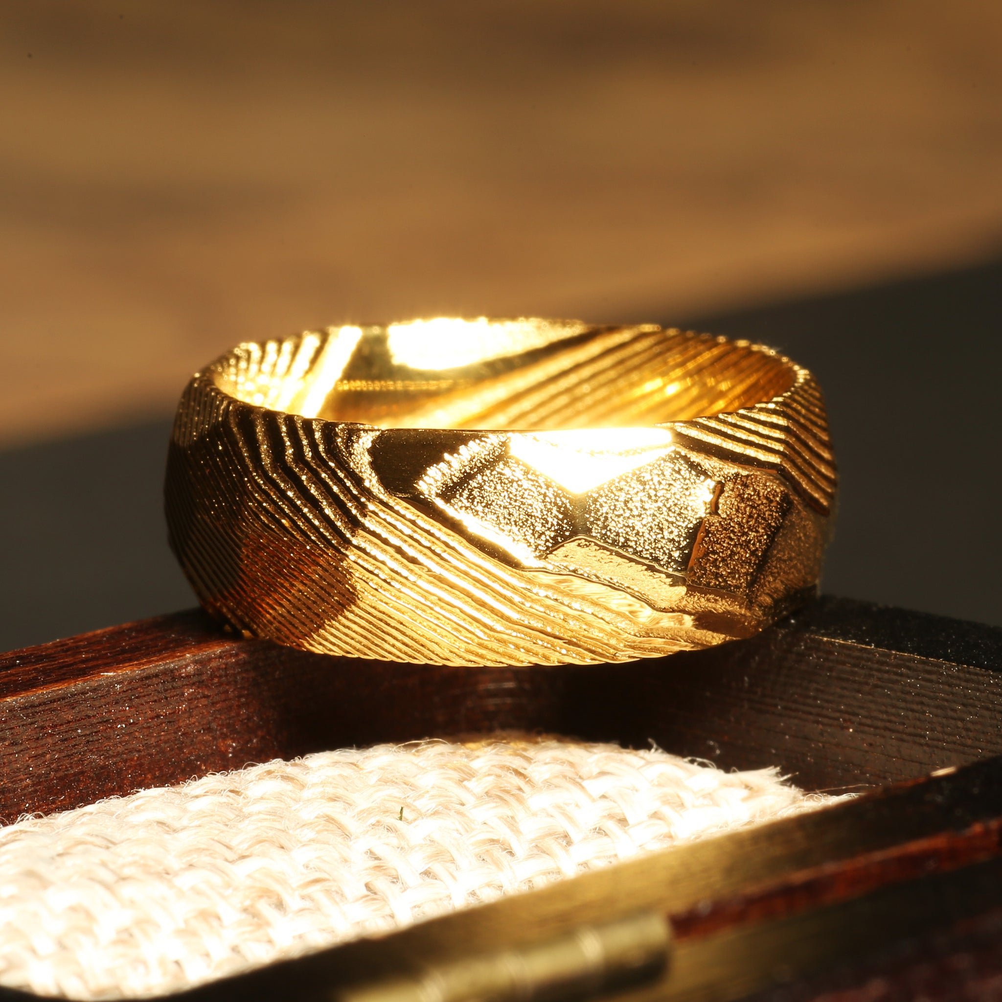 Yellow Gold Damascus Steel Wedding Band for Men | 8mm Ring