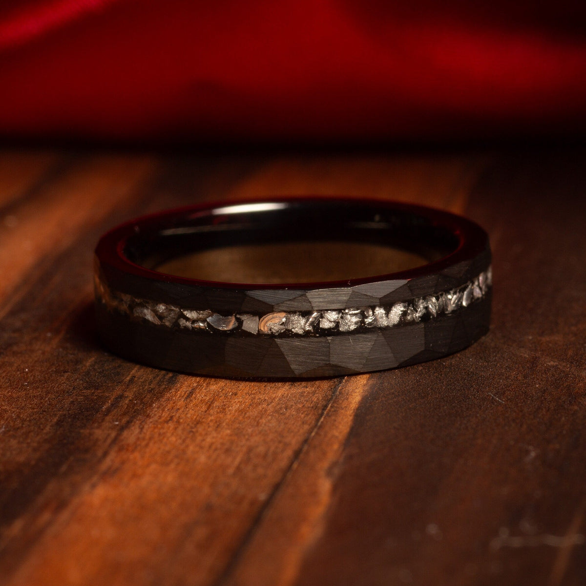 Black tungsten meteorite ring for women with hammered finish