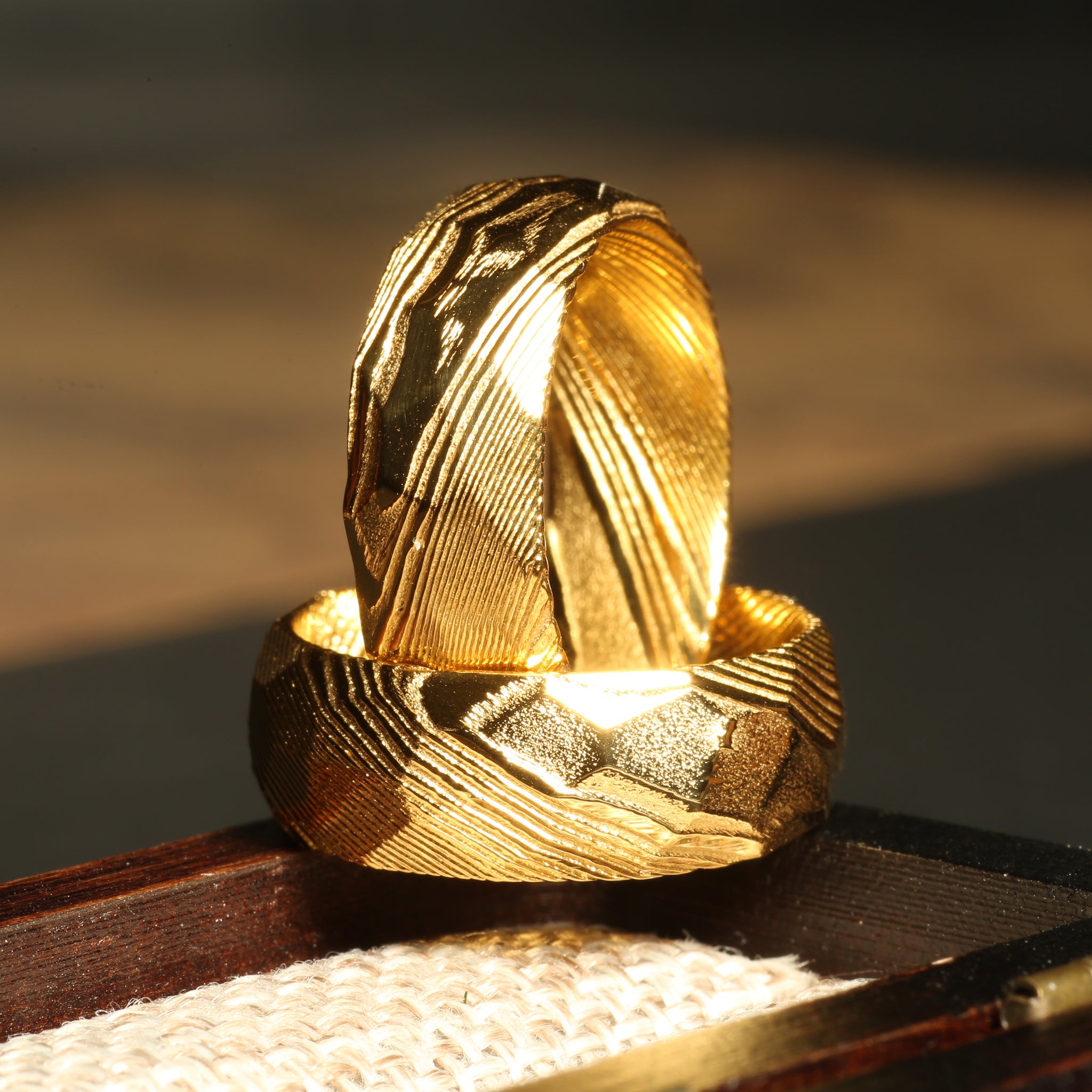 Yellow Gold Damascus Steel Wedding Band for Men | 8mm Ring