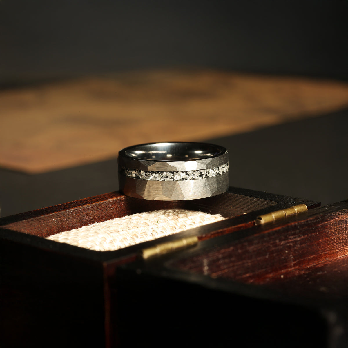 Hammered meteorite ring for men with tungsten