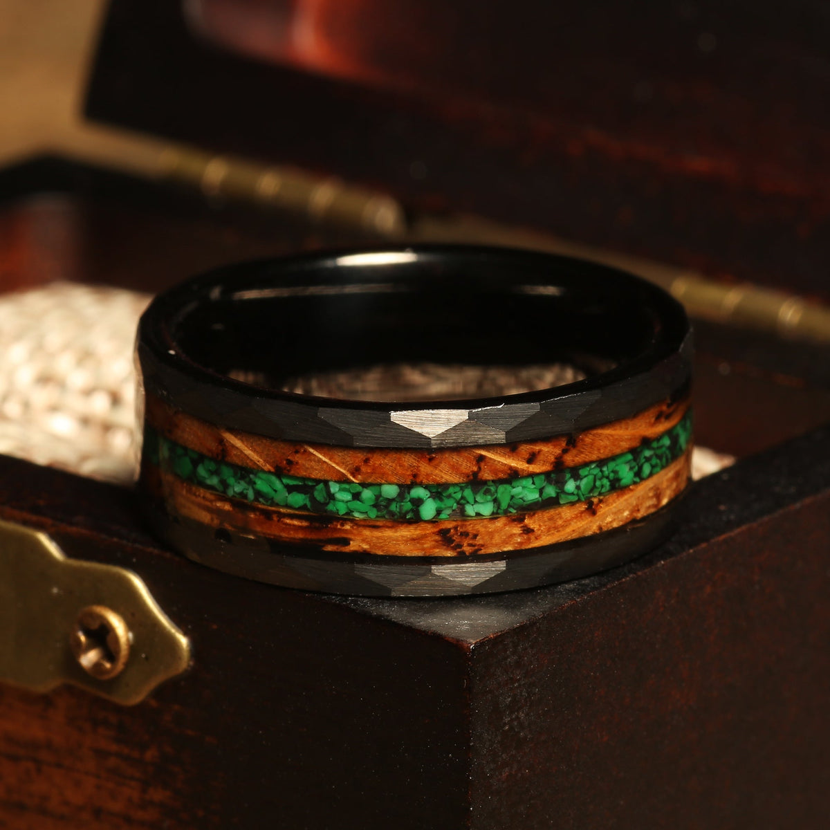 Men’s 8mm malachite whiskey barrel band with comfort fit
