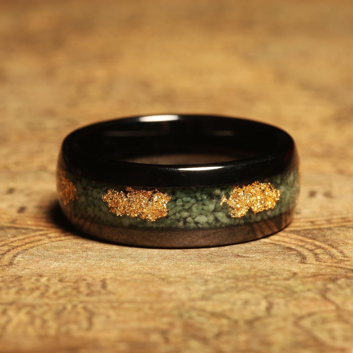 Men’s 8mm moss agate gold leaf band with comfort fit