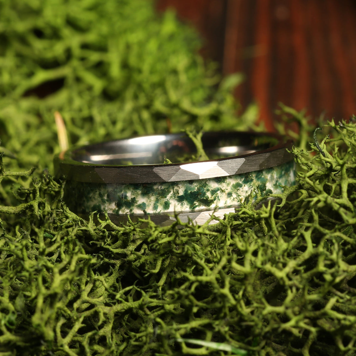 Men’s green moss agate wedding band with hammered silver finish